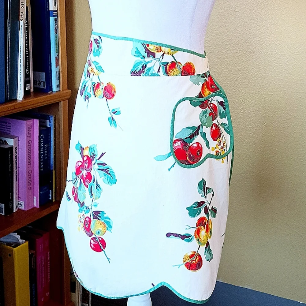 VINTAGE Handmade Apron Apples Linen Mcm White Green Scalloped Trim 50s 60s - Picture 2 of 9